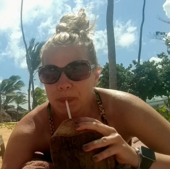 Meet your Posher, Christina - Picture 2 of 2